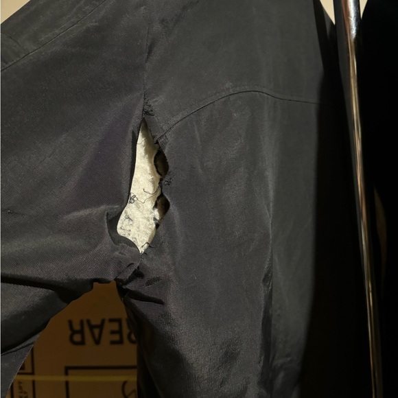 Ski jacket with slight rip on seam - Picture 3 of 3